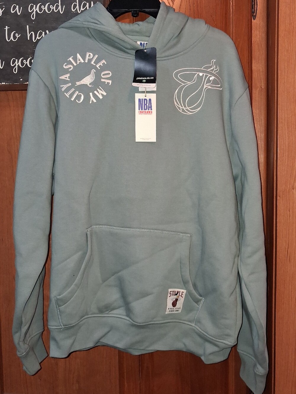Pro Standards Staple Cream Color Charlotte Hornets Hoodie In A Mens Small NWT.